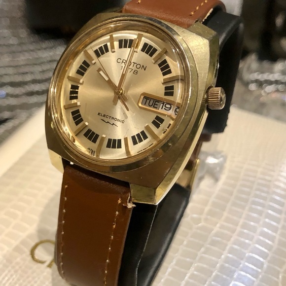 Croton Electronic Day Date Automatic Watch - Picture 2 of 5